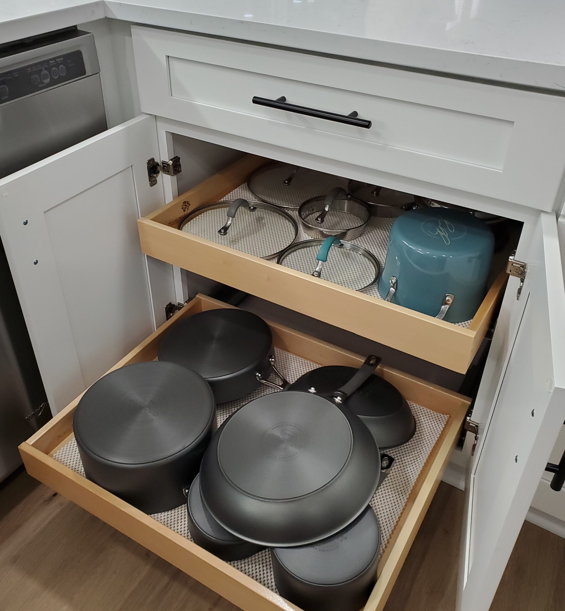 Pull out drawers to organize kitchen cabinets 